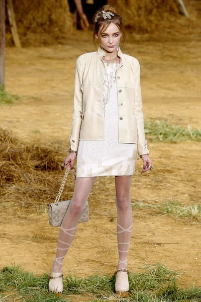 Look 7